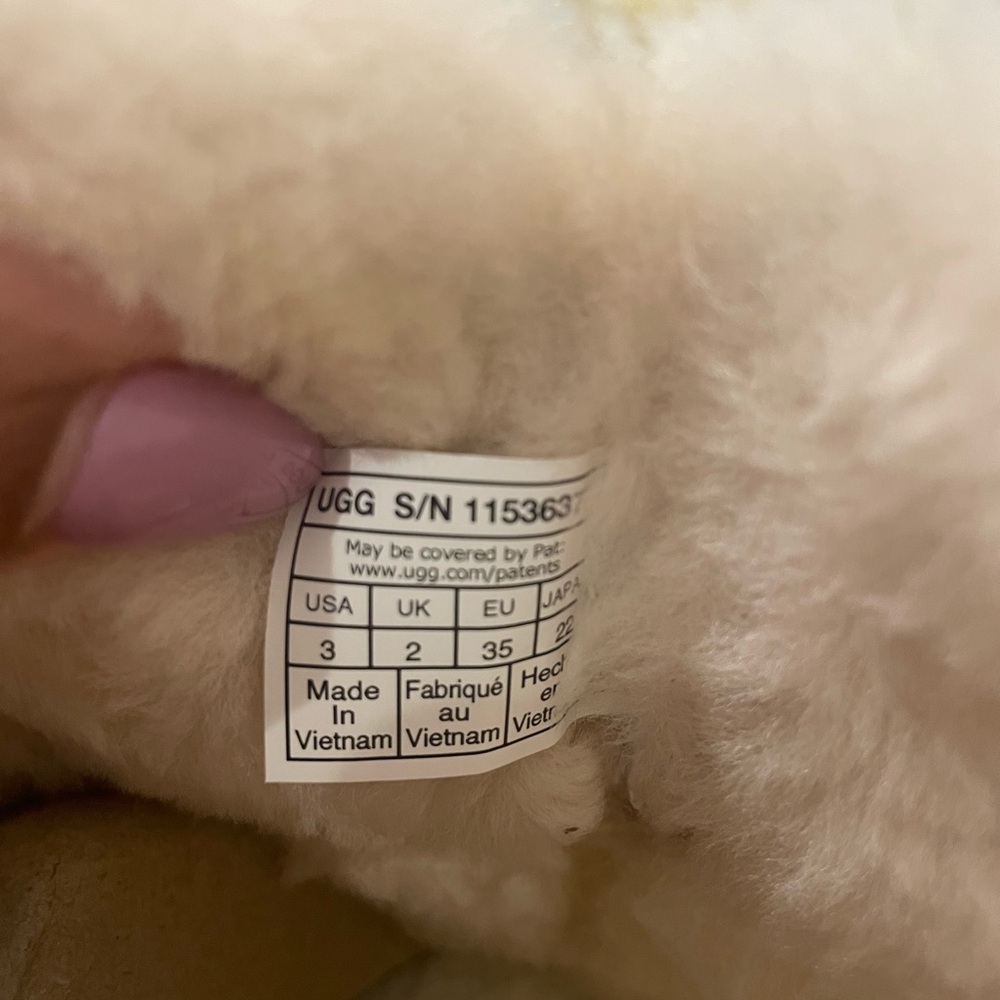 ***SOLD***UGG “Saniya” Shearling Kids Boots. - Picture 14 of 14